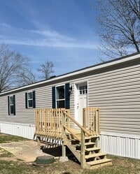 Building Photo - 136 Court Rd