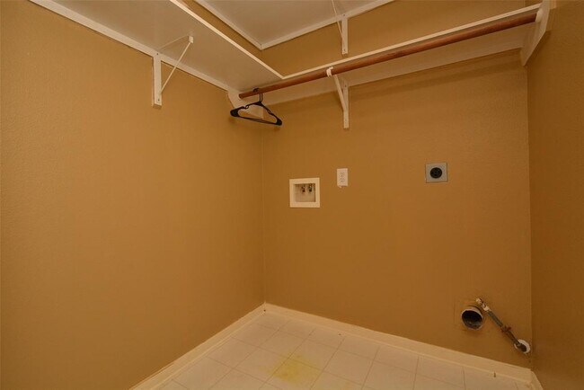 Building Photo - 2931 Sunbird Dr