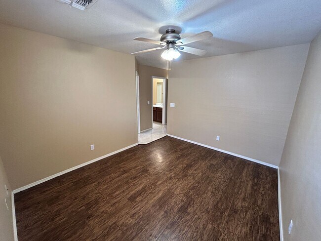 Building Photo - ? Large 4Bdm 3Ba Avondale Home *NO* Carpet ?