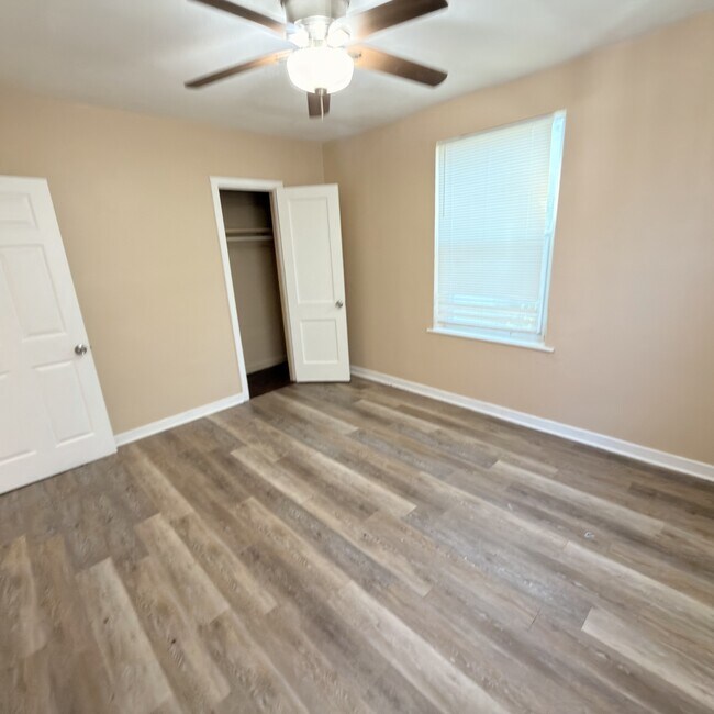 Building Photo - 2621 18th St S