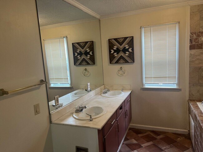 Building Photo - 2502 Blair Blvd