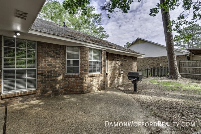 Building Photo - 502 Pelahatchie Shore Dr