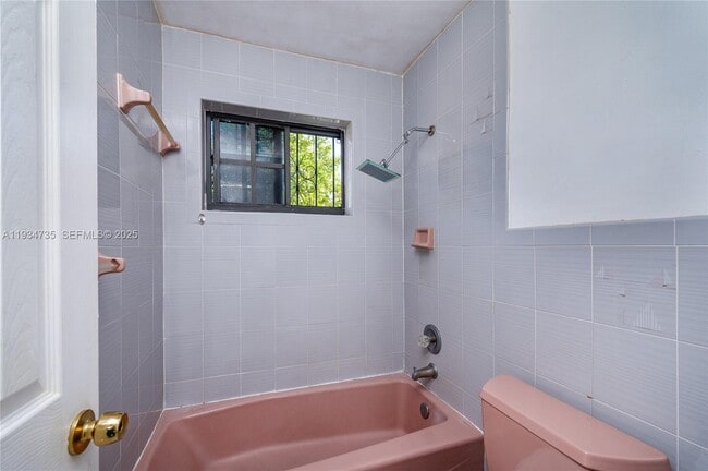 Building Photo - 201 NW 34th Ave