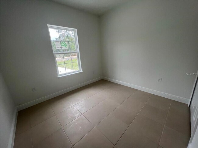 Building Photo - 16170 SW 33rd Ave Rd