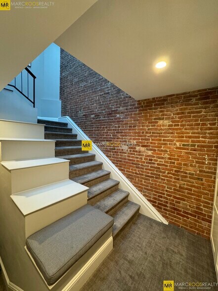 Building Photo - 265 Beacon St