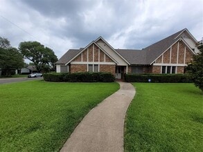 Building Photo - 10626 Ravenscroft Dr