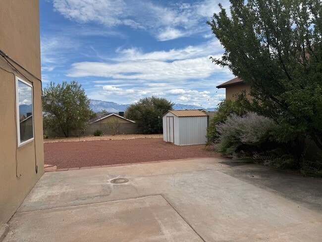 Building Photo - 3 Bed 2.5 Bath Paradise Heights