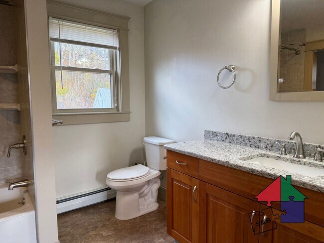 Building Photo - 14 Ayers St