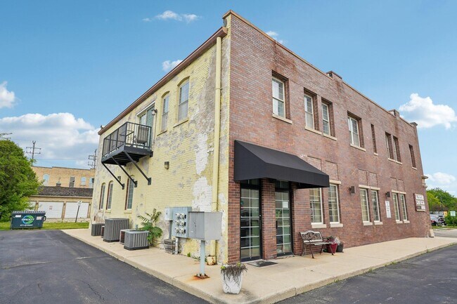 Building Photo - 1111 55th St