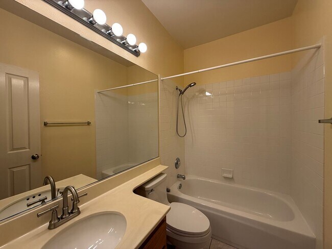 Building Photo - Comfortable 2BD/2BA Townhome in Carmel Mountain Ranch with Community Pool, Attached Garage & In-U...