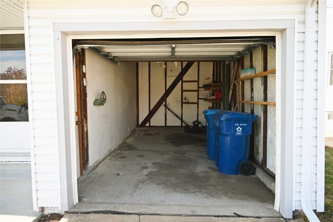 Building Photo - 9510 Lydell Dr