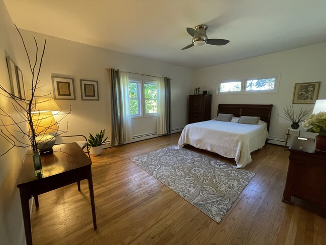 Building Photo - 805 2nd St N