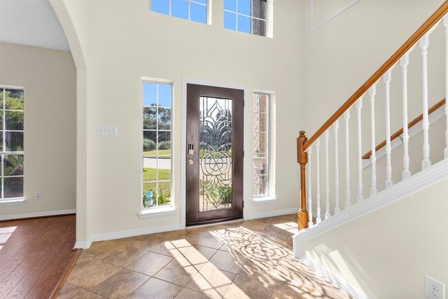 Building Photo - 2 Lulach Cir