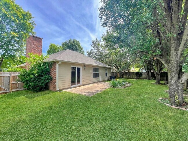 Building Photo - 507 Creek Point