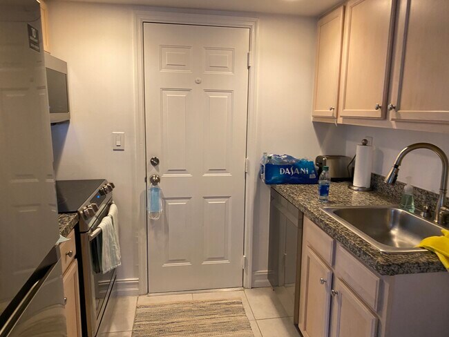 Fully Applianced Kitchen - 290 Sunrise Dr