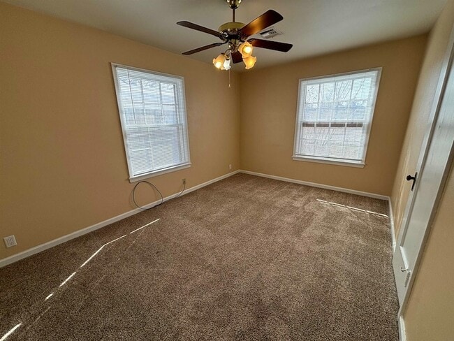 Building Photo - 2330 W Randolph Ave