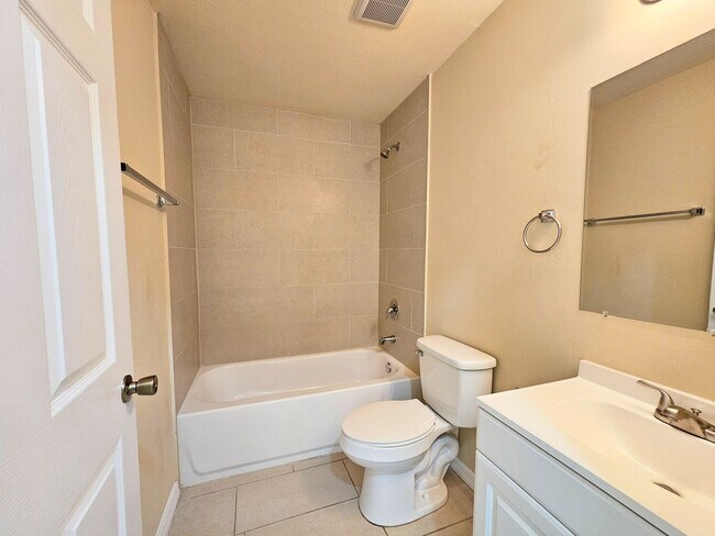 Building Photo - Charming 3BR/2BA