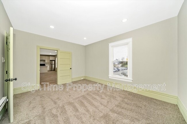 Building Photo - 25 Wayside Ave