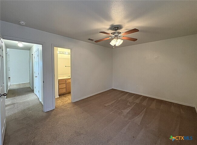 Building Photo - 2706 Ashley Dr