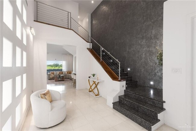 Building Photo - 28 Rio Grande Dr