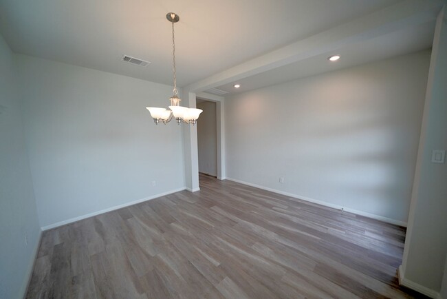 Building Photo - Gorgeous Like-New Home in Asher Place (Sai...