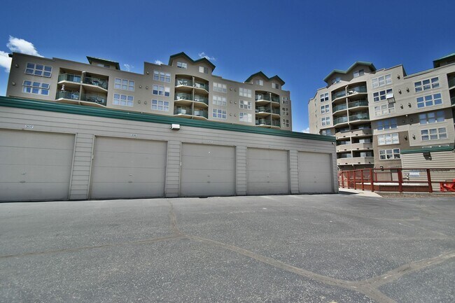 Building Photo - 980 Lakepoint Dr