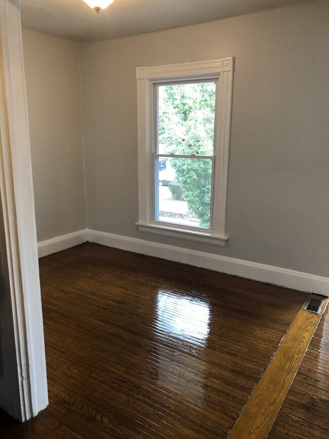 Building Photo - 91 S Washington, Up