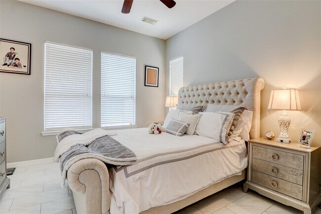 Building Photo - 5339 Canyon Hollow Dr