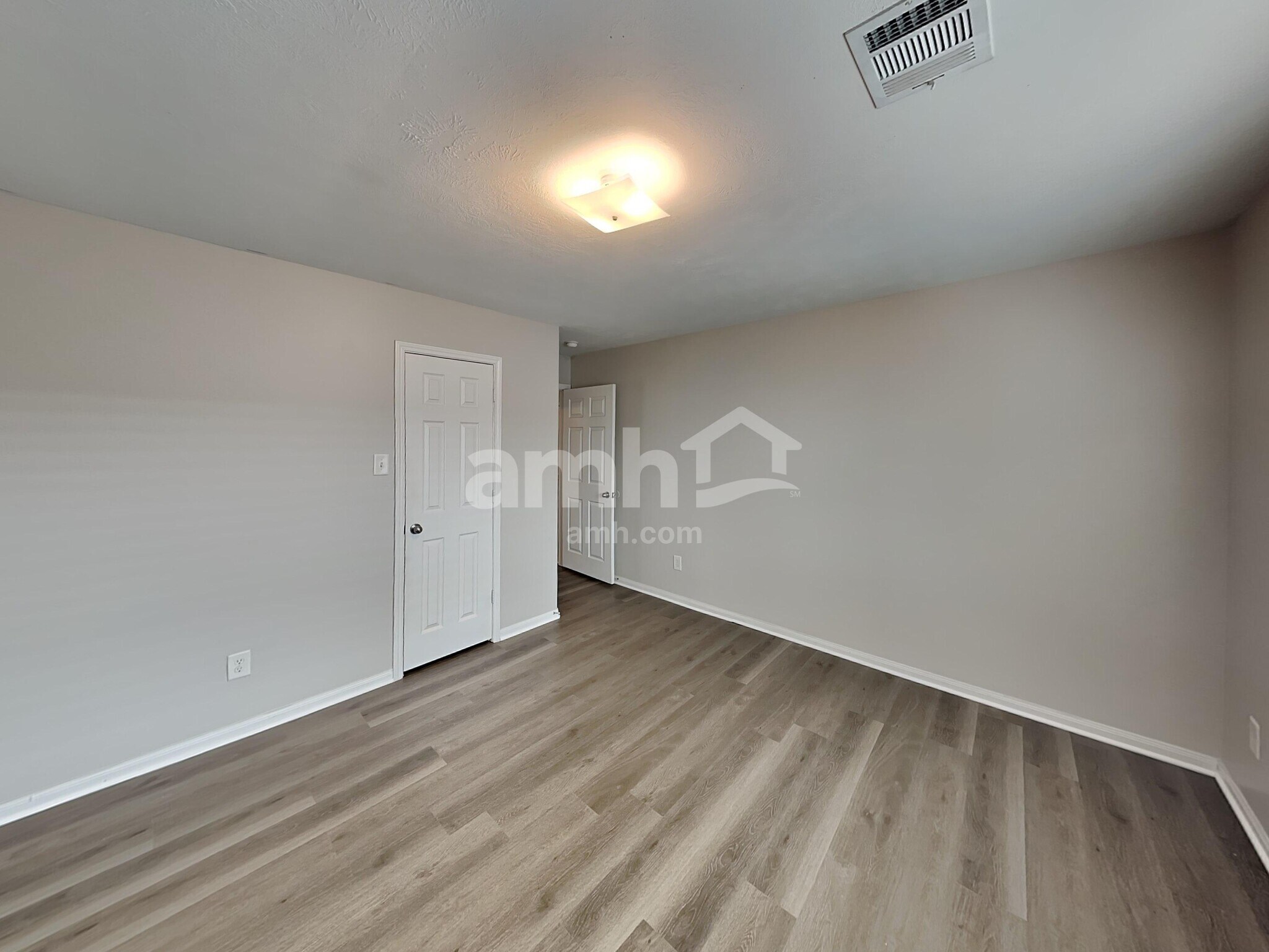 Building Photo - 13323 Ambrosa Dr