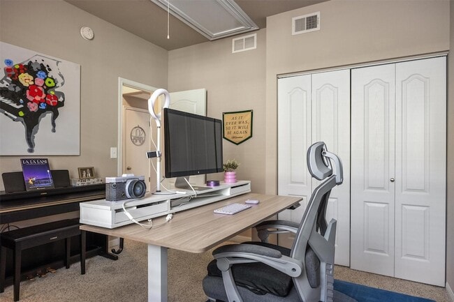 Building Photo - 1117 Nevarez