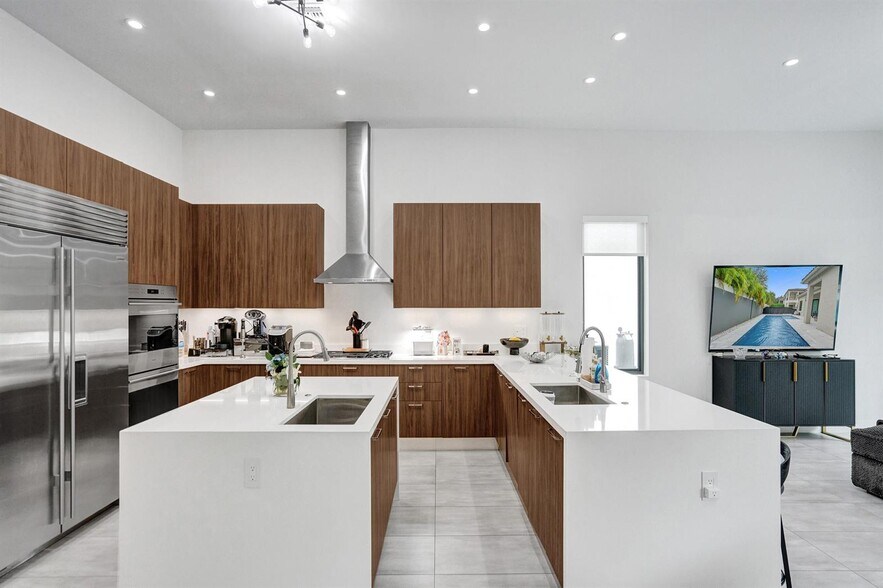 Building Photo - 5663 Brookfield Cir W