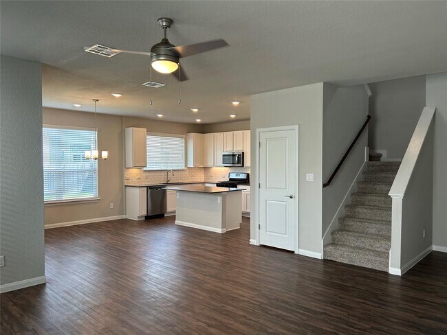 Building Photo - 424 San Gabriel River Rd