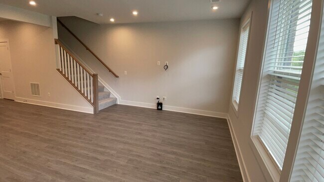 Building Photo - 658 Noush Ct