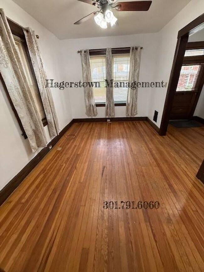 Building Photo - Beautiful 3 BR 1 BA Duplex