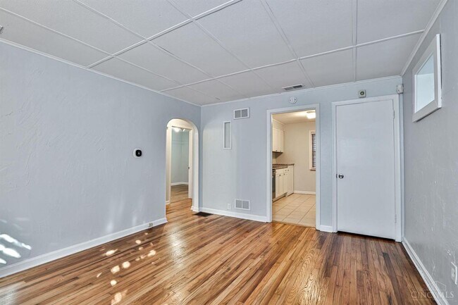 Building Photo - Two Bedroom Home for UC Students for This Year and Next!