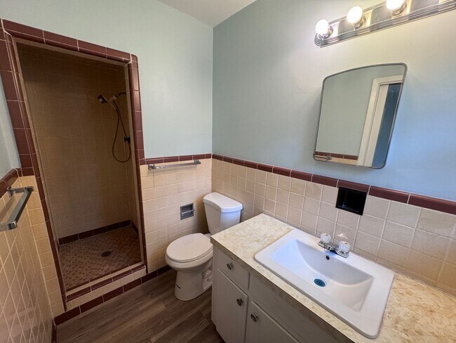 Building Photo - Charming 3 BR/2BA Home in Eastover District