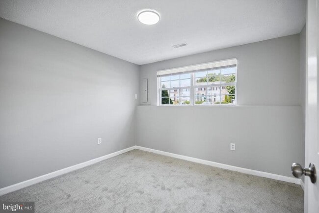 Building Photo - 7135 Ladd Cir