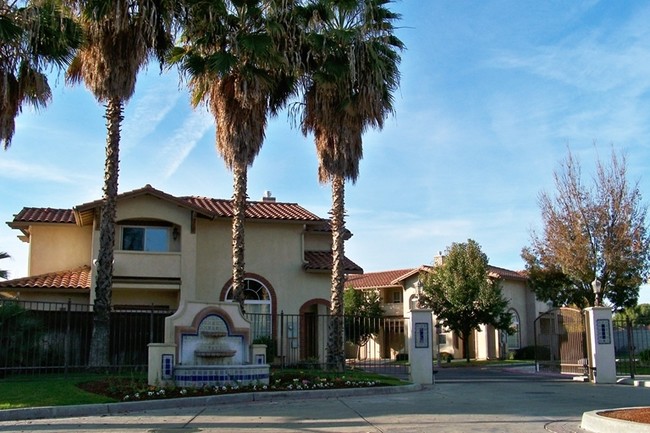 Building Photo - Villa Palmilla