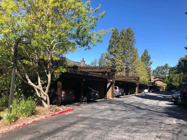 Building Photo - 3335 La Mesa Dr