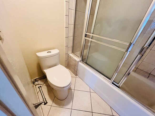 Building Photo - 2-bedroom, 2-bathroom condo located in a h...