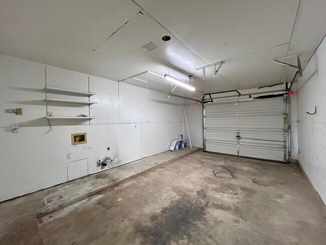 Building Photo - 9300 Kempler Dr