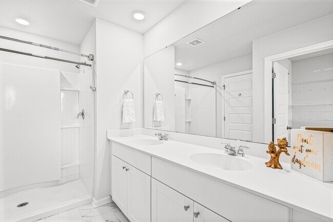 Building Photo - 504 Minim St