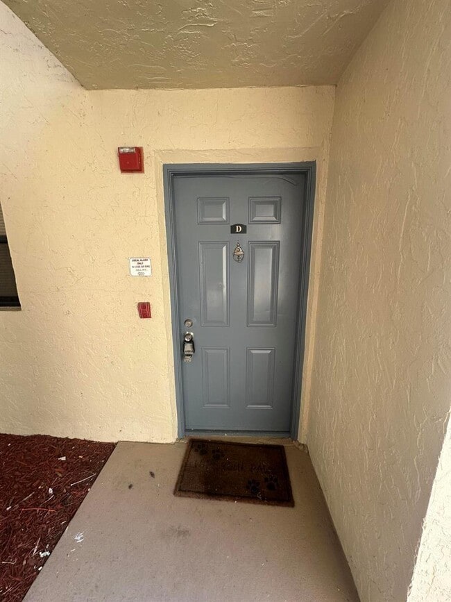 Building Photo - 1475 Lake Crystal Dr