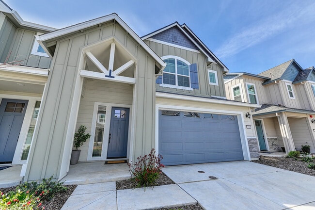 Building Photo - 6930 Peak Way