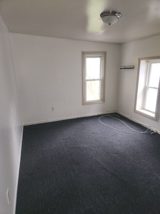 Building Photo - 144 Emerson St