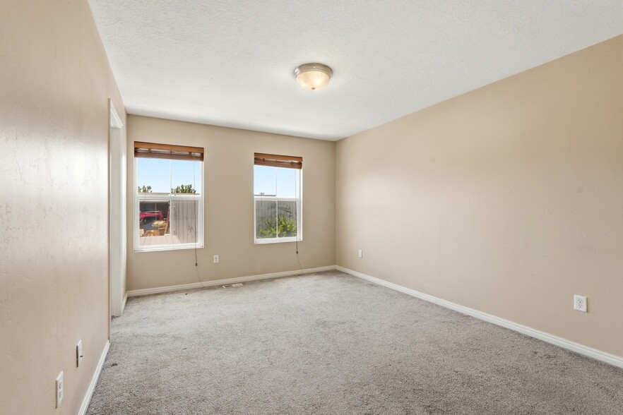 Building Photo - 174 Finlay Dr