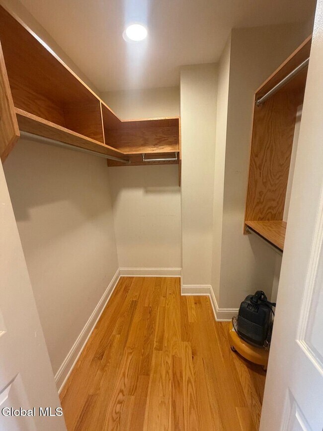Building Photo - 53 Huntleigh Dr