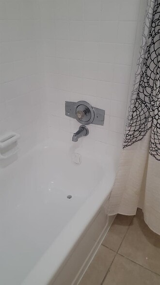 Building Photo - 4324 NW 9th Ave