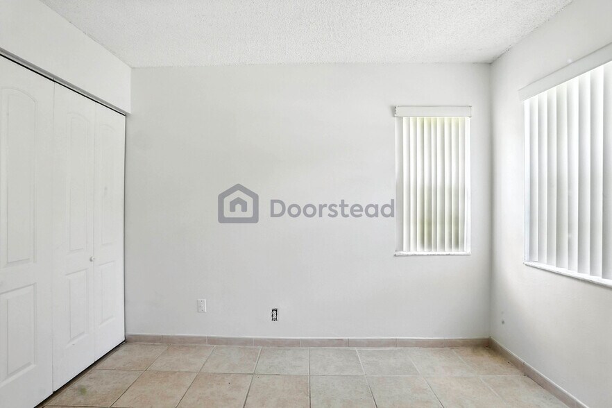 Building Photo - 3050 Norwood Pl