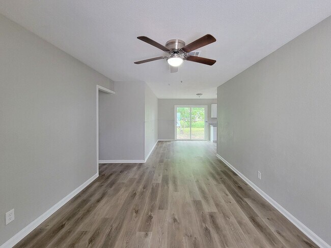 Building Photo - REMODELED 3 BEDROOM LEASE HOME WITH ALL THE UPGRADES THROUGHOUT. COME TAKE A LOOK AT THIS